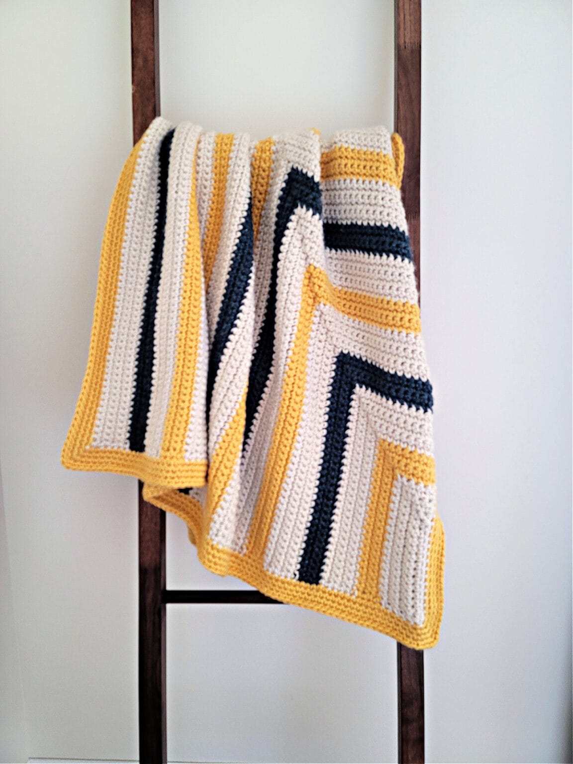 Chunky Crochet Blanket Pattern - A Crocheted Simplicity