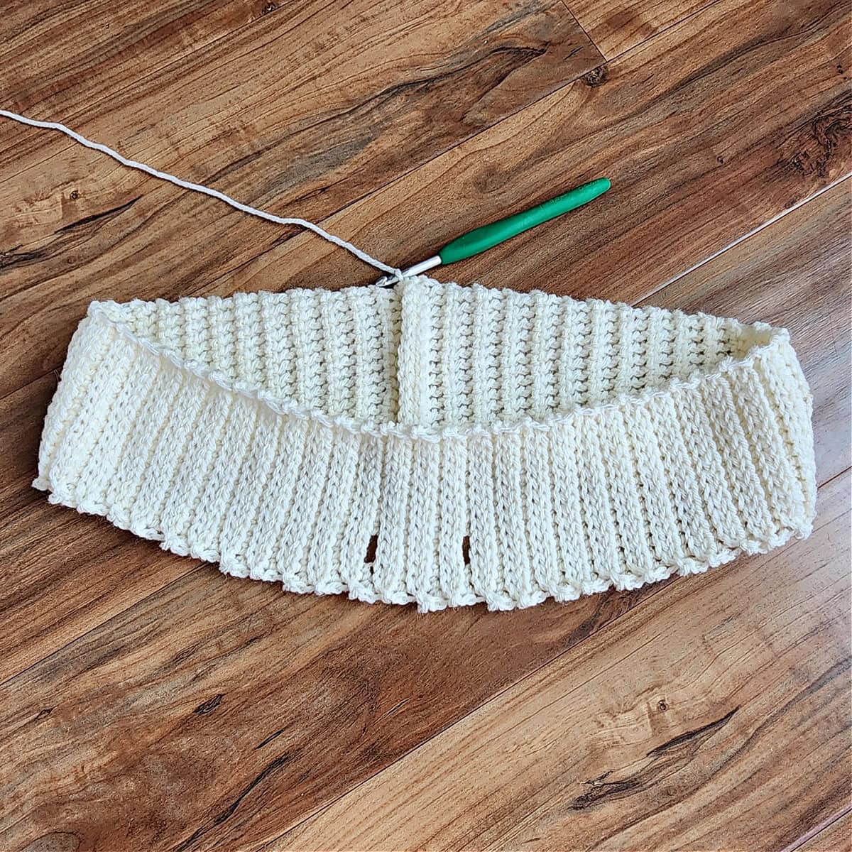 Crochet ribbing seamed to create the top edge of a crochet cowl.