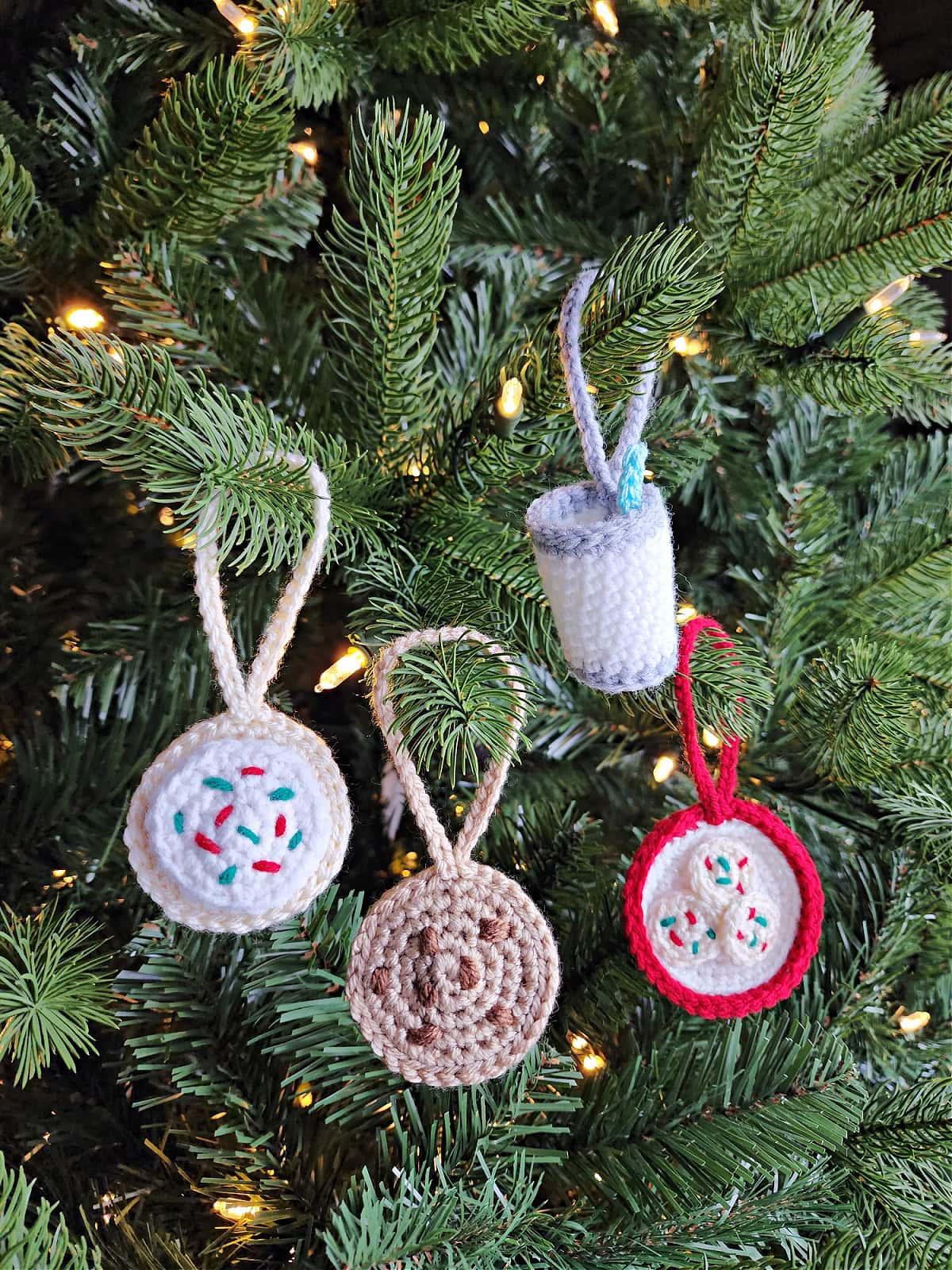 Crochet milk and cookies for Santa ornaments.