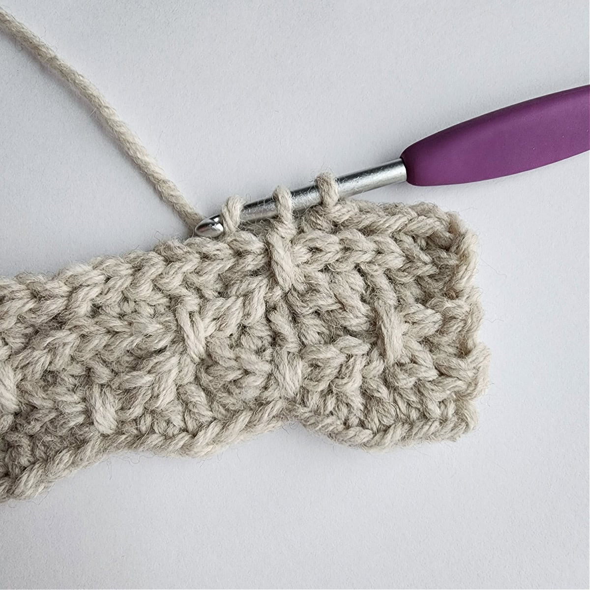 A close-up of row 7 and the placement of the first double crochet stitch.