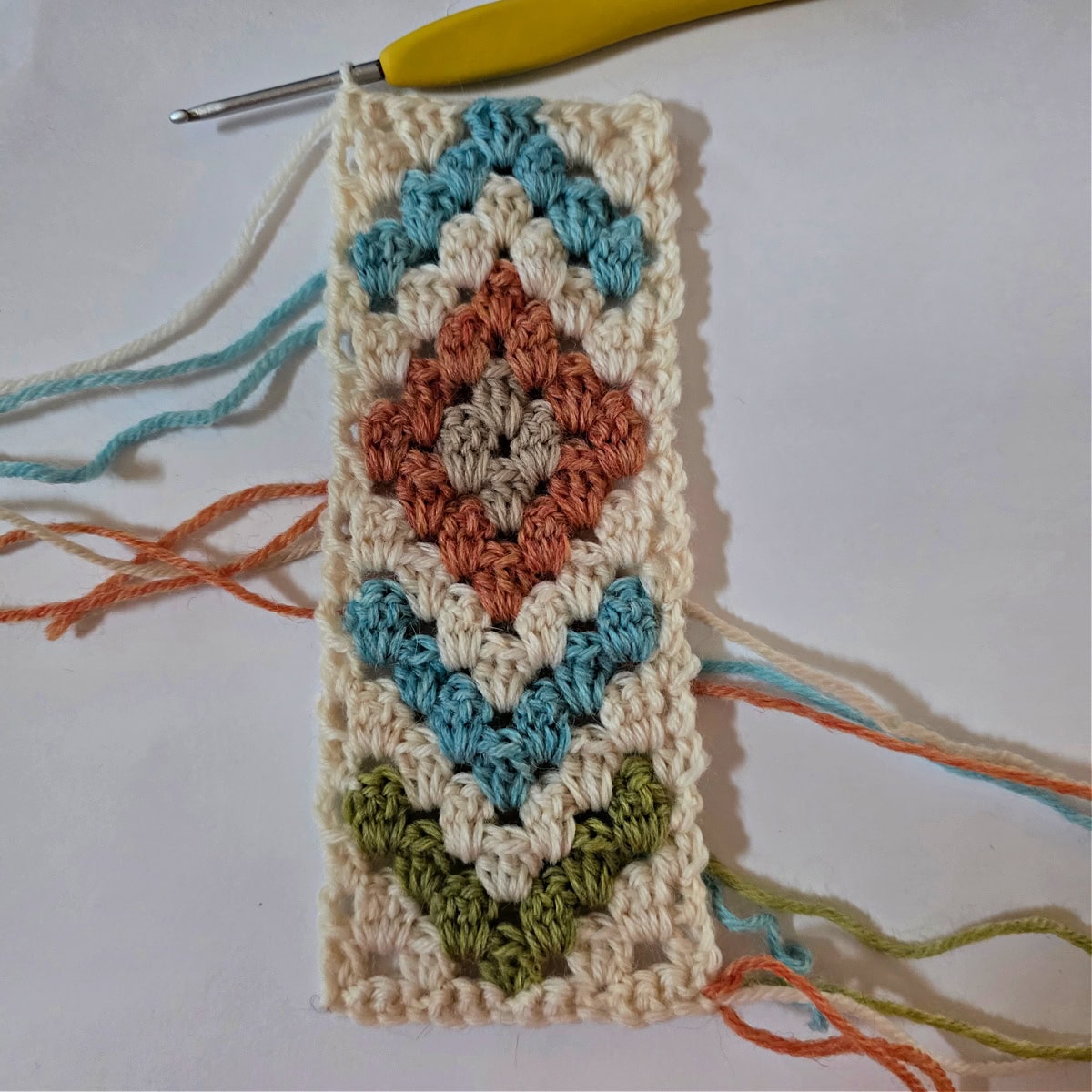 Two diamonds and three arrows in a granny stitch crochet motif.